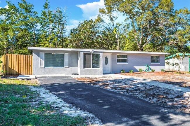 Primary Photo - 1400 Poinciana Dr