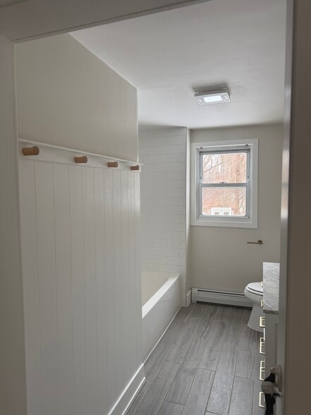 Bathroom - 567 Thacher St