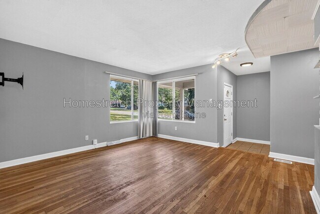 Building Photo - 2247 Hollis Dr