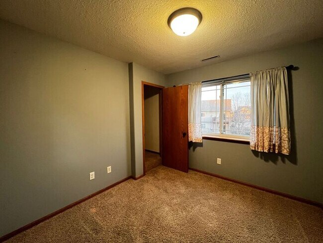 Building Photo - $1,850 | 3 Bedroom, 3 Bathroom Town Home | No Pets | Available for August 1st, 2026 Move In!