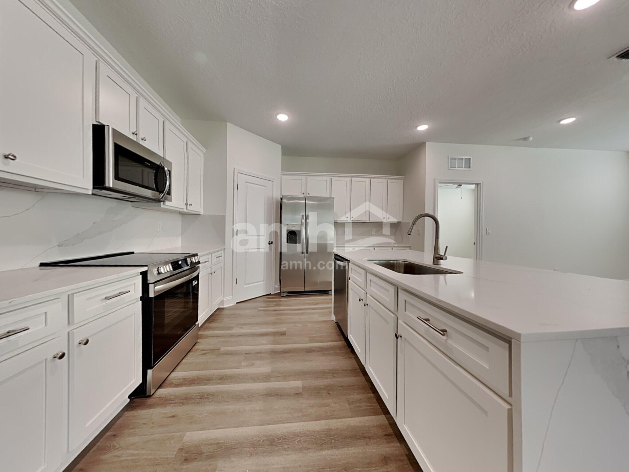 Building Photo - 11649 Hillside Dr