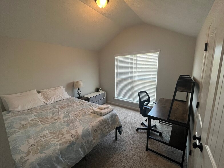 Building Photo - 529 Jensen Ln