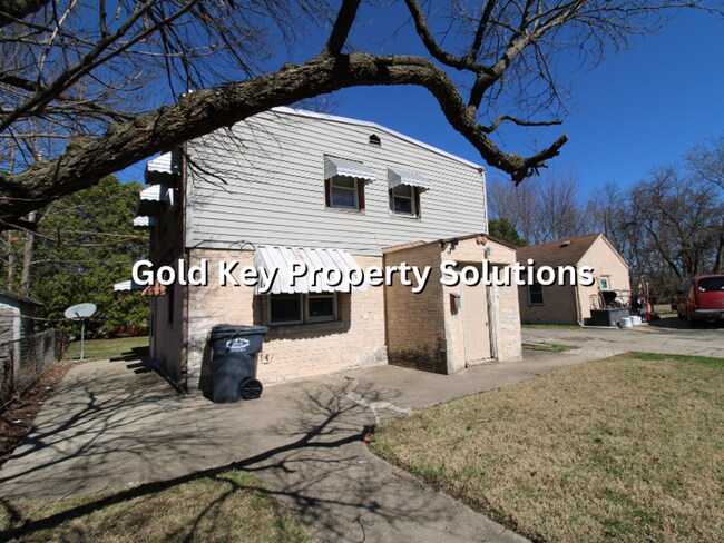 Building Photo - 1316 E 7th St