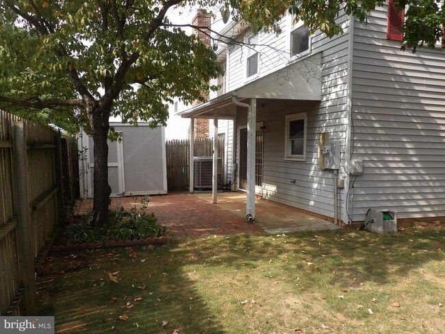 Building Photo - 413 Forest Ct