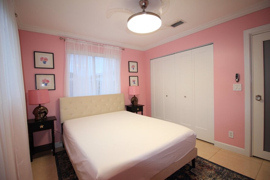 Building Photo - 1031 N 74th Terrace