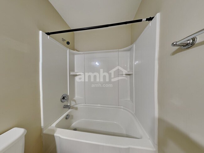 Building Photo - 298 Scarlett Ln