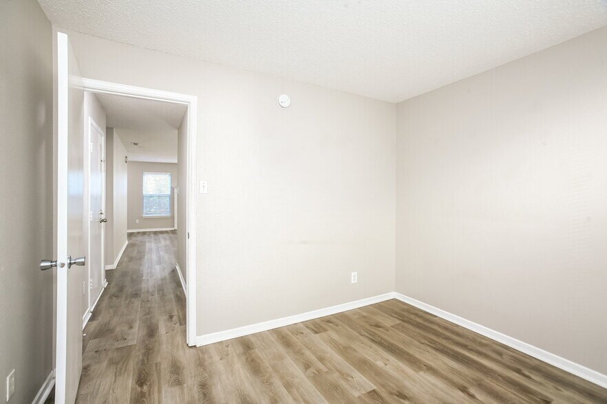 Building Photo - 6881 W Stansbury Blvd