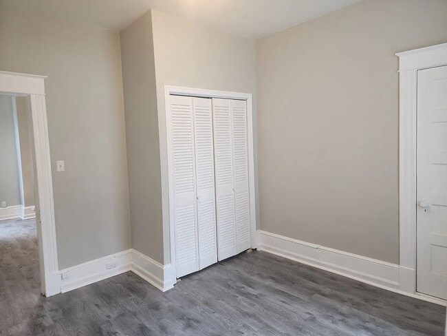 Building Photo - 126 N Oak Ave