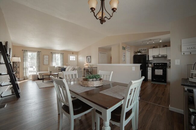 Building Photo - Single Family Home | 3 Bed 3 Bath /w walko...