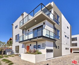 Building Photo - 4507 Lomita St