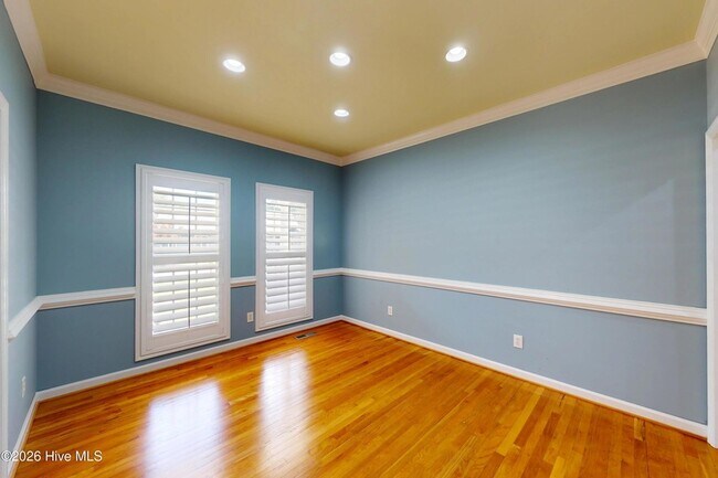 Building Photo - 1140 Greenbriar Dr