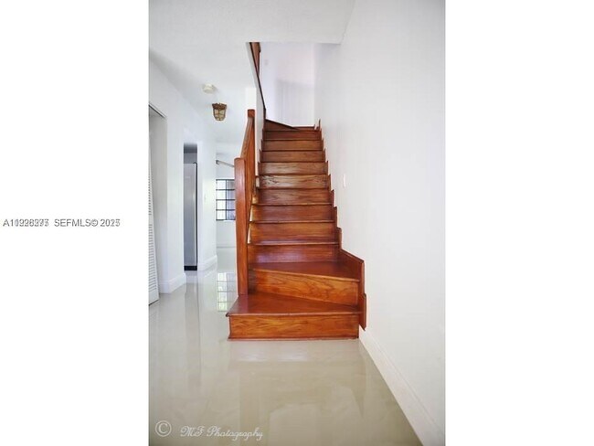 Building Photo - 1990 Brickell Ave