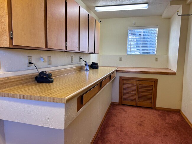 Building Photo - 262 Delle Dr