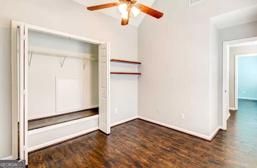 Building Photo - 513 N Fairfield Dr