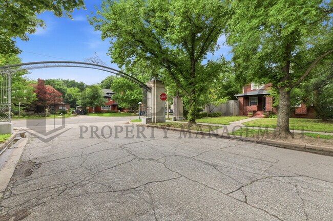 Building Photo - 101 N Belmont Pl