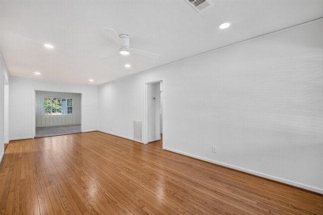 Building Photo - 946 Lamonte Ln