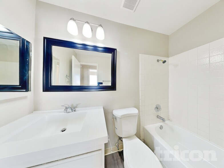 Building Photo - 2020 Burnside Dr