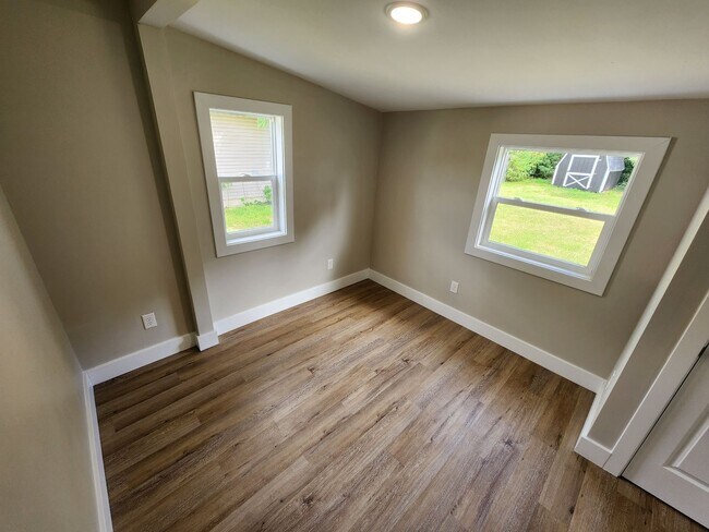 Building Photo - Spacious 2-Bedroom, 1-Bathroom Home AVAILA...