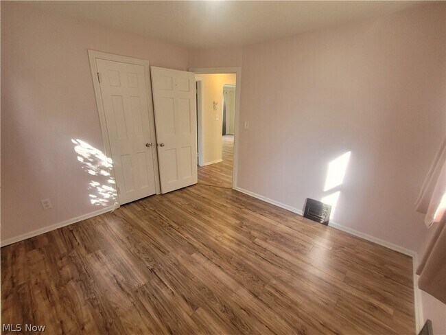 Building Photo - 6987 Greenleaf Ave