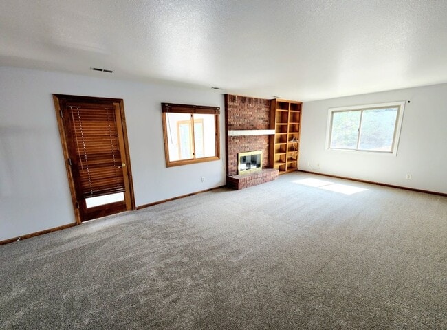 Building Photo - 10995 Allison Ct