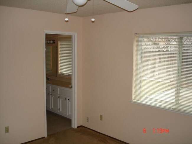 Building Photo - 626 Kinglet St