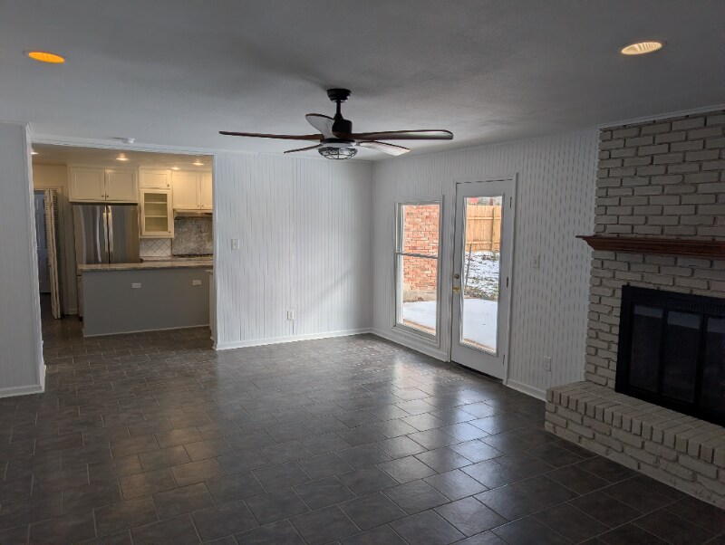 Building Photo - 3001 El Camino Dr