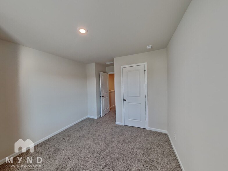 Building Photo - 1187 Park Center Cir