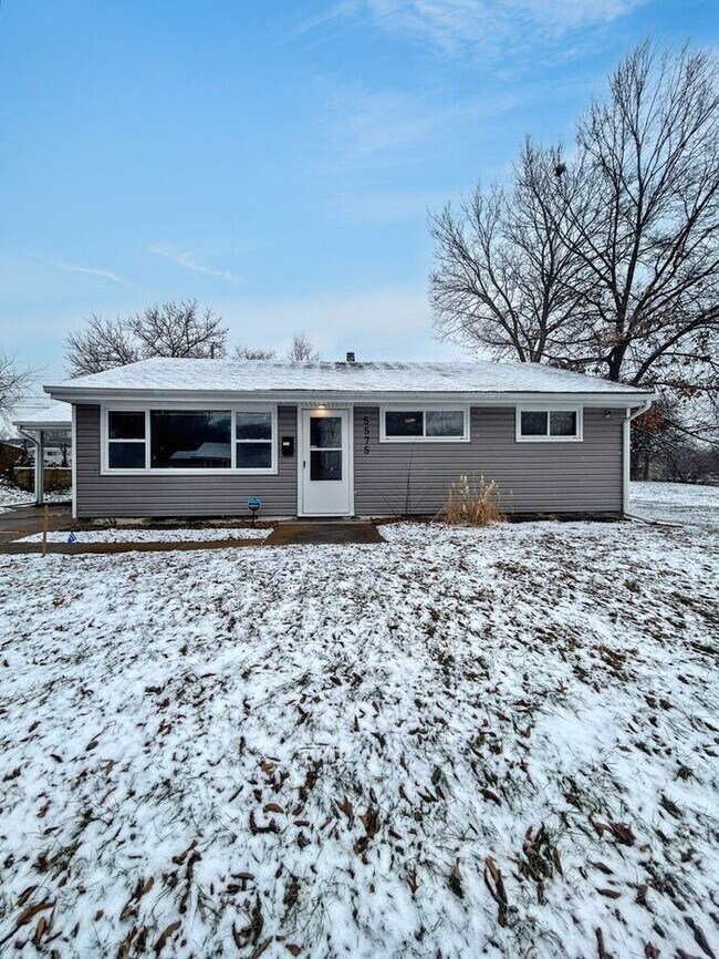 Primary Photo - Charming 3-Bedroom Home with Modern Comfor...