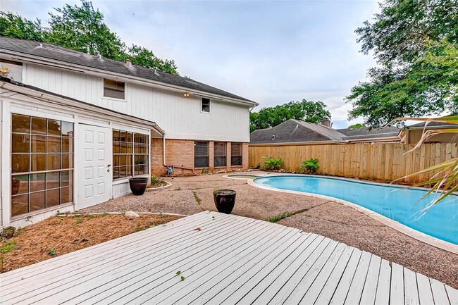 Building Photo - 2714 Green Fields Dr