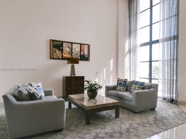 Building Photo - 400 Leslie Dr