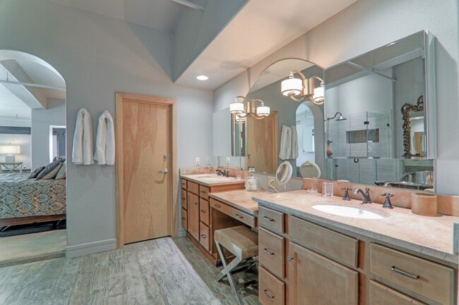 Building Photo - Fully Furnished Penthouse in Citywalk Downtown.  Short term okay