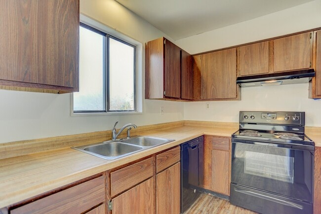 Building Photo - UPDATED 2 BEDROOM CONDO- Available August ...
