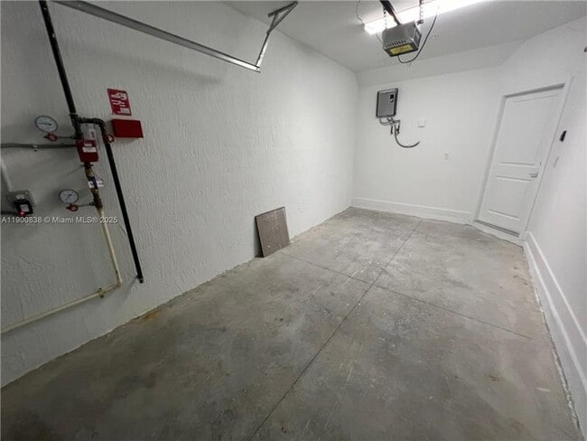 Building Photo - 136 SW 170th Ave