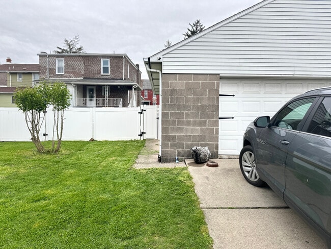 Building Photo - 931 S Filmore St