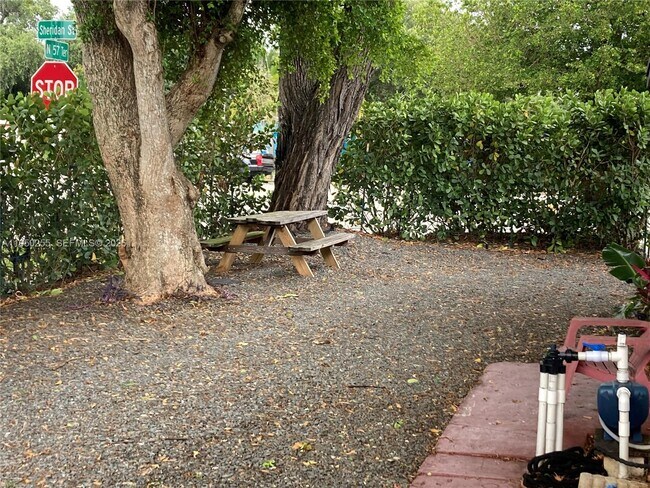 Building Photo - 5720 Sheridan St