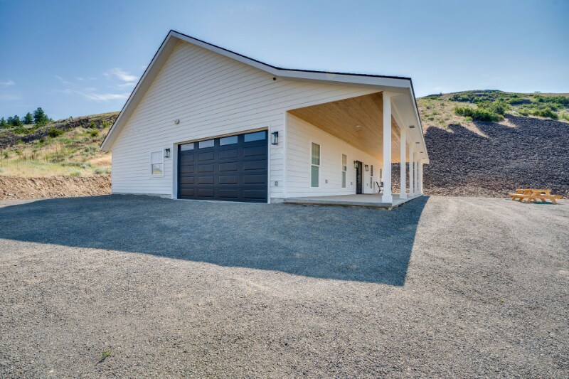 Building Photo - 40780 Clearview Dr N