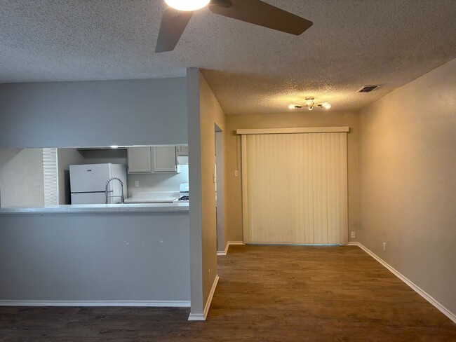 Building Photo - Newly Renovated Duplex - Northwest San Ant...