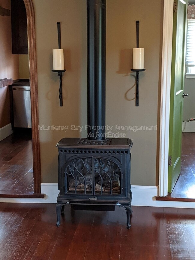 Building Photo - 515 Dickman Ave