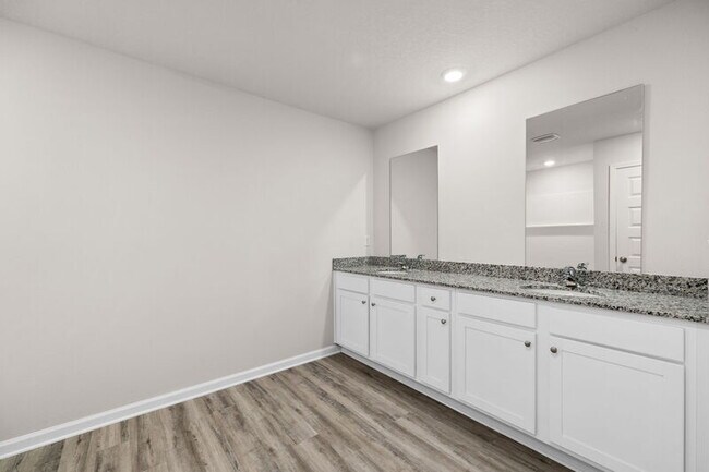 Building Photo - 7337 Morningside Dr