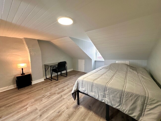 Building Photo - 546 N 11th St