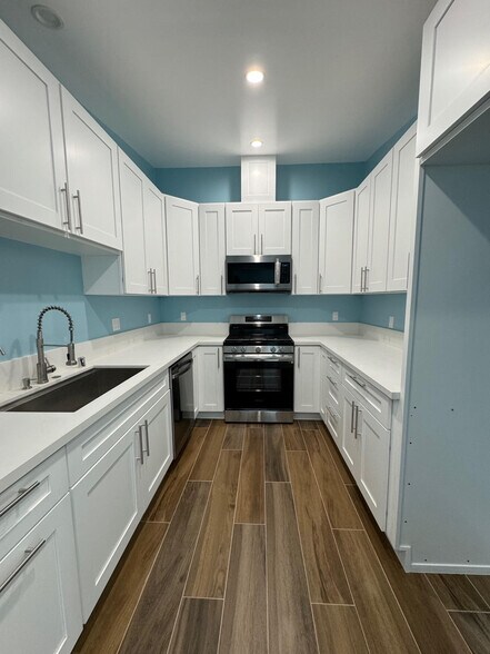 Building Photo - 6439 1/2 Graves Ave