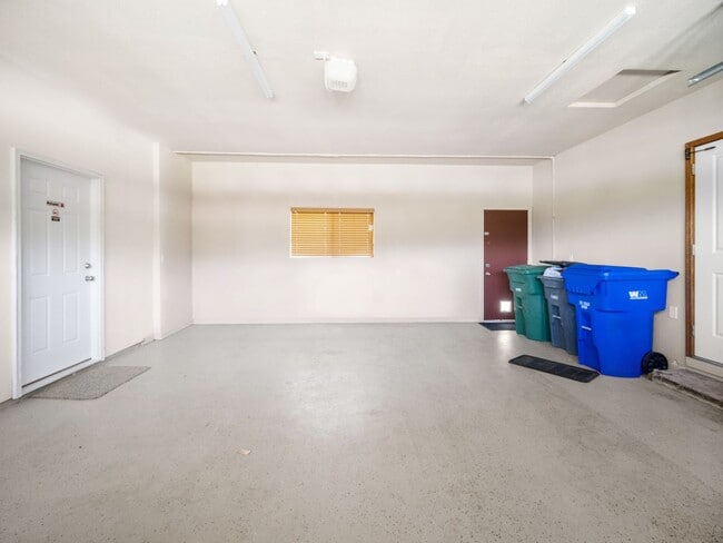 Building Photo - Fully Furnished 3 bedroom/3 bathroom North Spokane Home