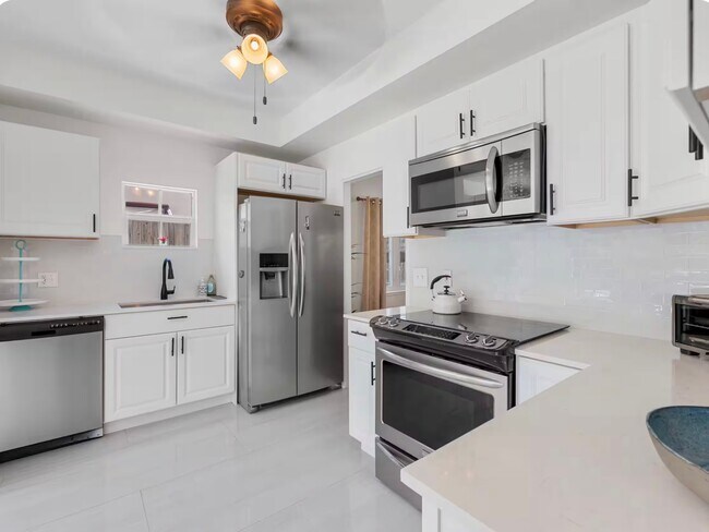 Building Photo - 424 28th St