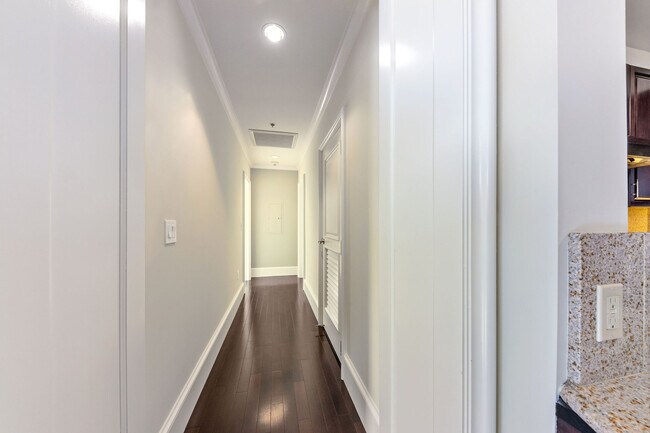 Building Photo - 690 Market St