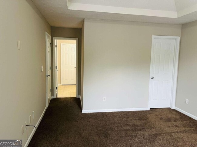 Building Photo - 690 Escalade Dr