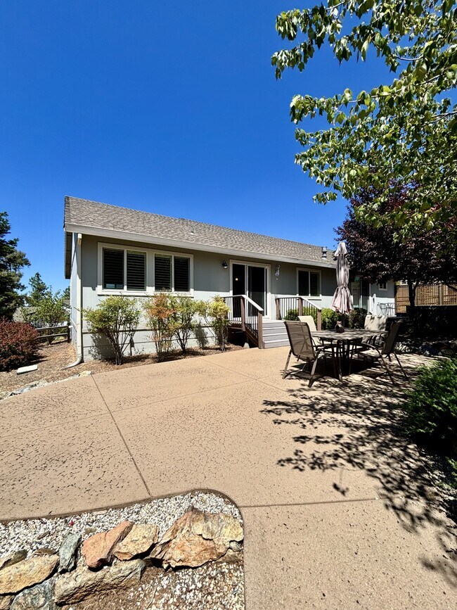 Building Photo - 901 Morgan Ranch Dr