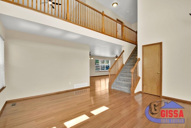 Building Photo - Beautiful home with 4 BR, 3.5 BA, 2 CAR wi...