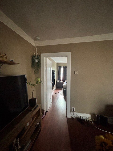 Building Photo - 909 W 1st St