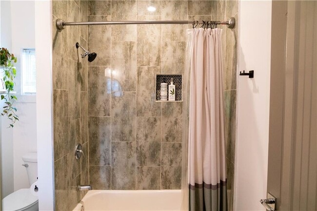 Building Photo - 1580 Pineview Terrace SW