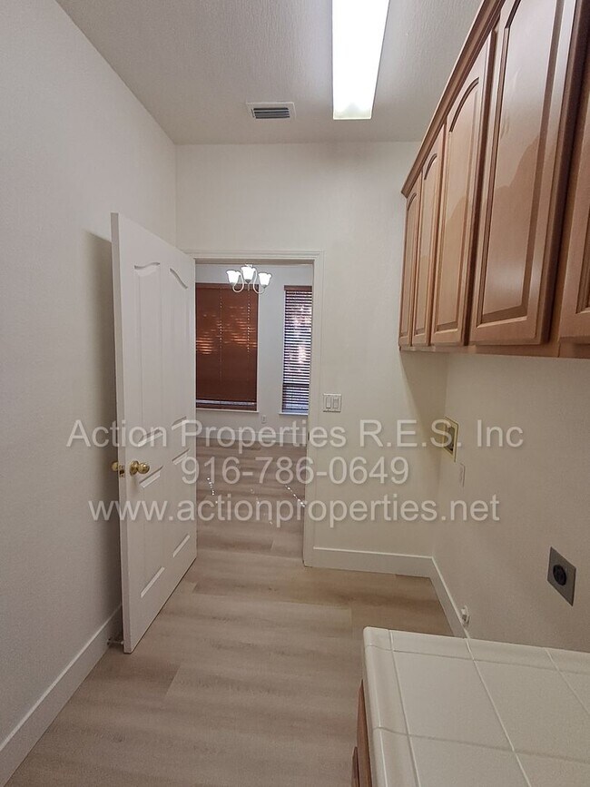 Building Photo - Action Properties R.E.S. Inc. Offering Beautiful Highland Park Single Story 3 Car, 4 Bedroom, Gar...